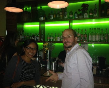 Liliana und Dieter an der Bar.