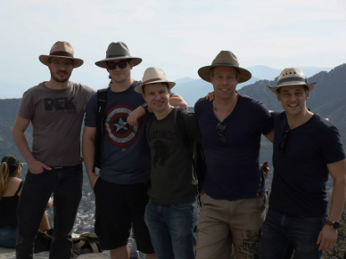 Gruppenfoto auf den Pyramiden.