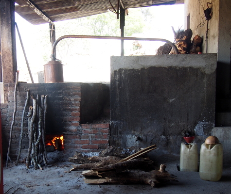 Alambique de Cobre einer Genossenschaft in San Baltazar Chichicapam.