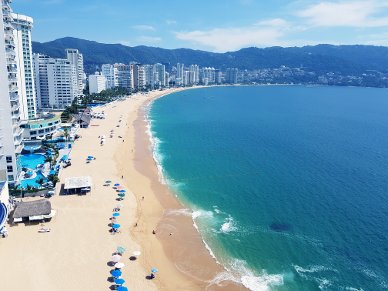 Blick vom Hotel auf den Strand.